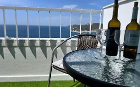 Axenic Retreat - Panoramic Ocean View, Sleeps 4, Ensuite Bathroom, New Redesign